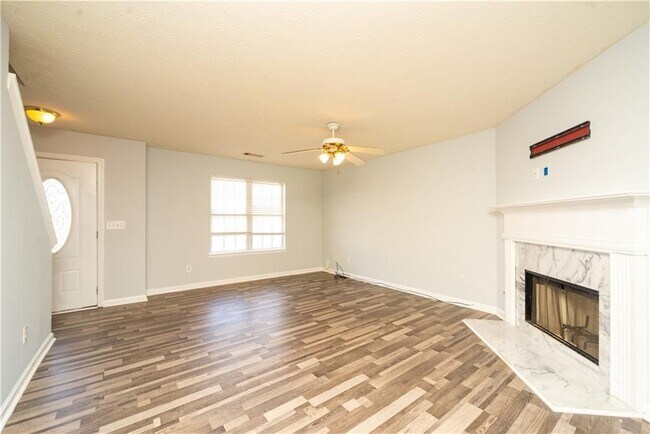 Foto del edificio - 811 Sugar Oak Ln