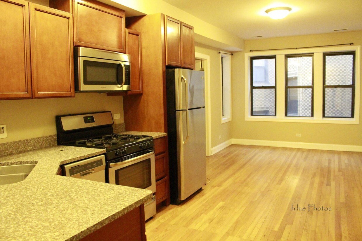 Primary Photo - 3731 N Kimball Ave