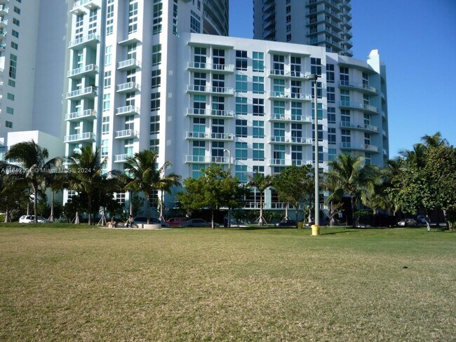 Building Photo - 1900 N Bayshore Dr