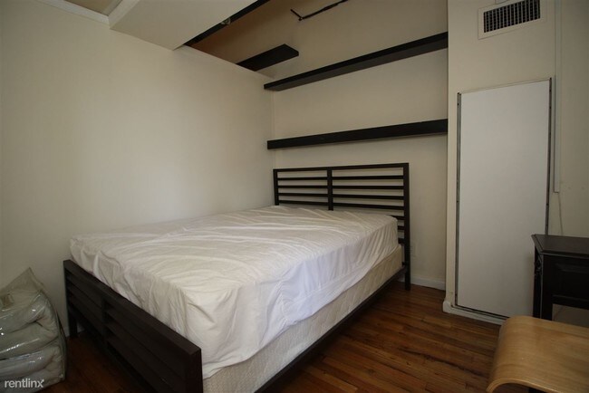 Building Photo - 160 Bleecker St