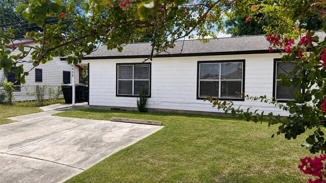 Building Photo - 9406 Alcala
