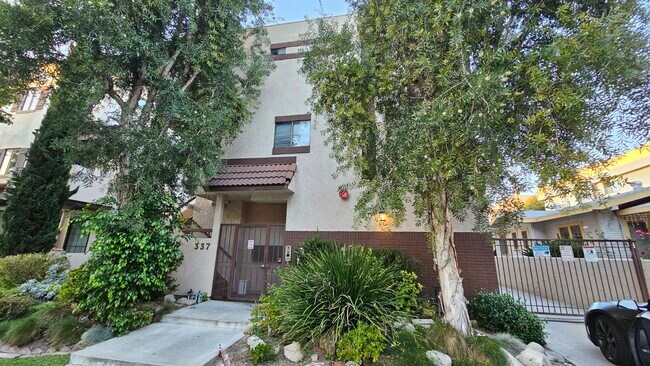 Building Photo - 337 W California Ave