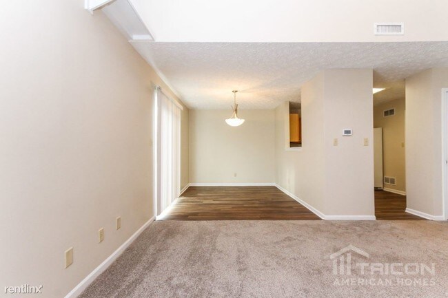 Building Photo - 4468 Connaught E Dr