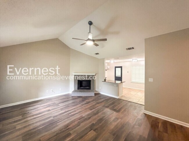 Building Photo - Charming Condo with Deck and Cozy Fireplace | Pet Friendly | Avbailable now!