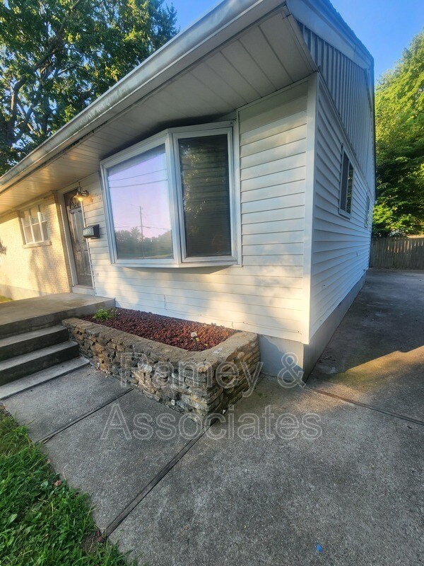 Building Photo - 3022 Betty Ln