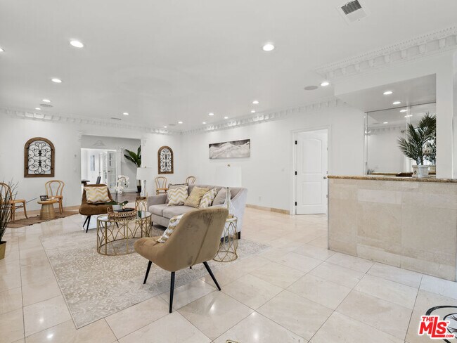 Foto del edificio - 482 S Sherbourne Dr