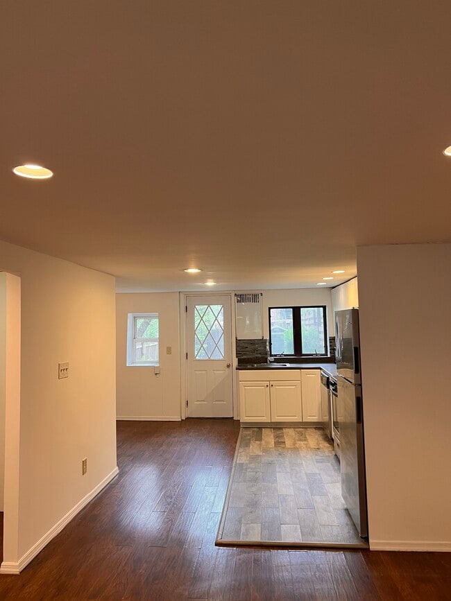 Building Photo - 447 Degraw St