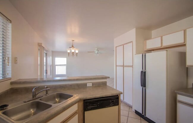 Building Photo - 13002 W Paradise Dr