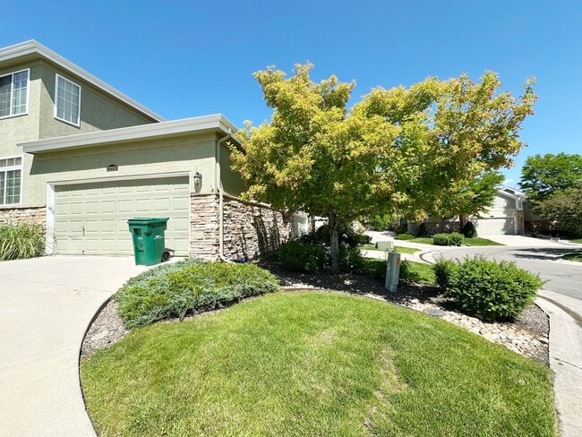 Building Photo - Bright, Spacious 2-Bedroom Home in Aurora with Room to Grow