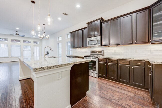 Building Photo - Timbergrove Home for Lease