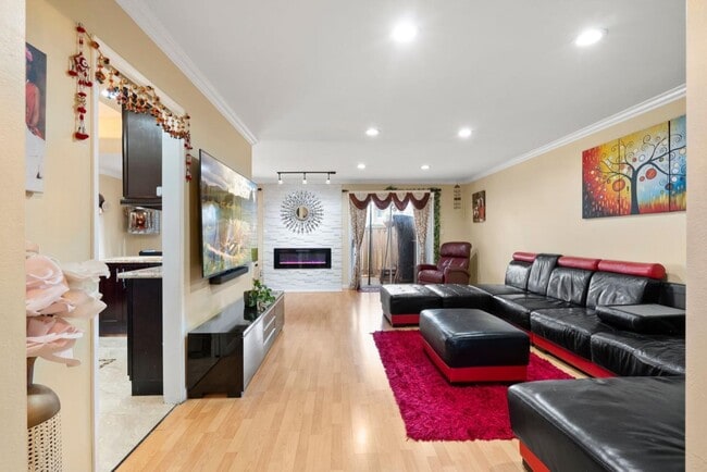Building Photo - 830 Rigel Ln