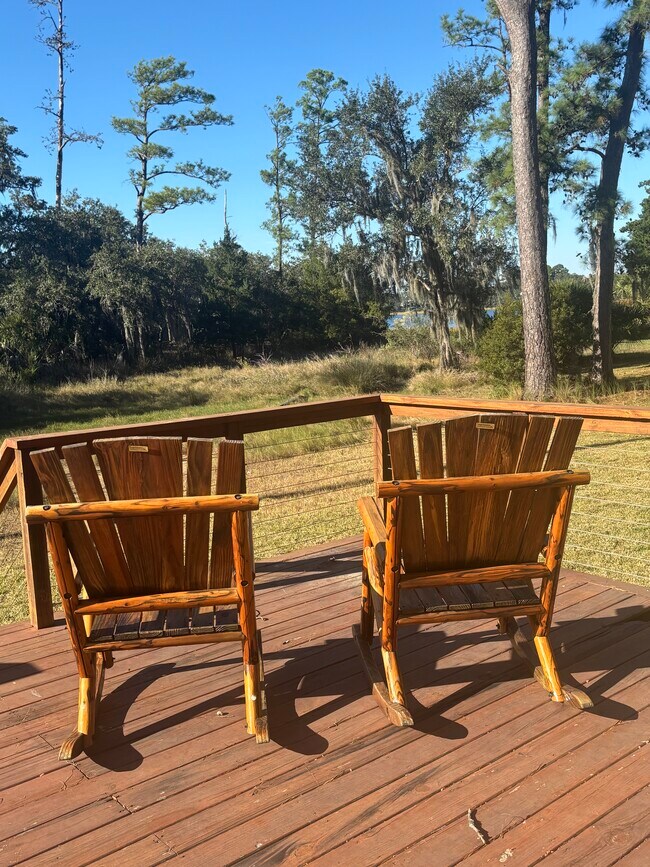 Foto del edificio - 44 W River Dr