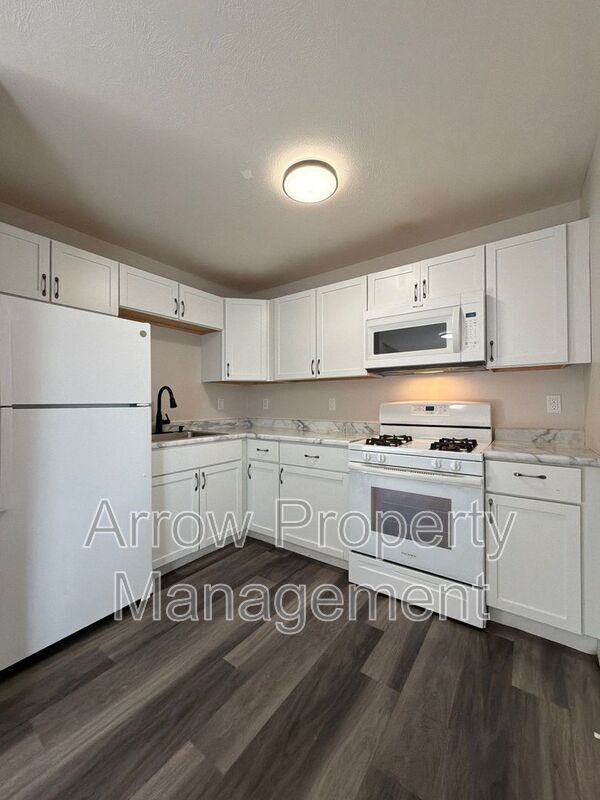 Building Photo - 877 N 26th St
