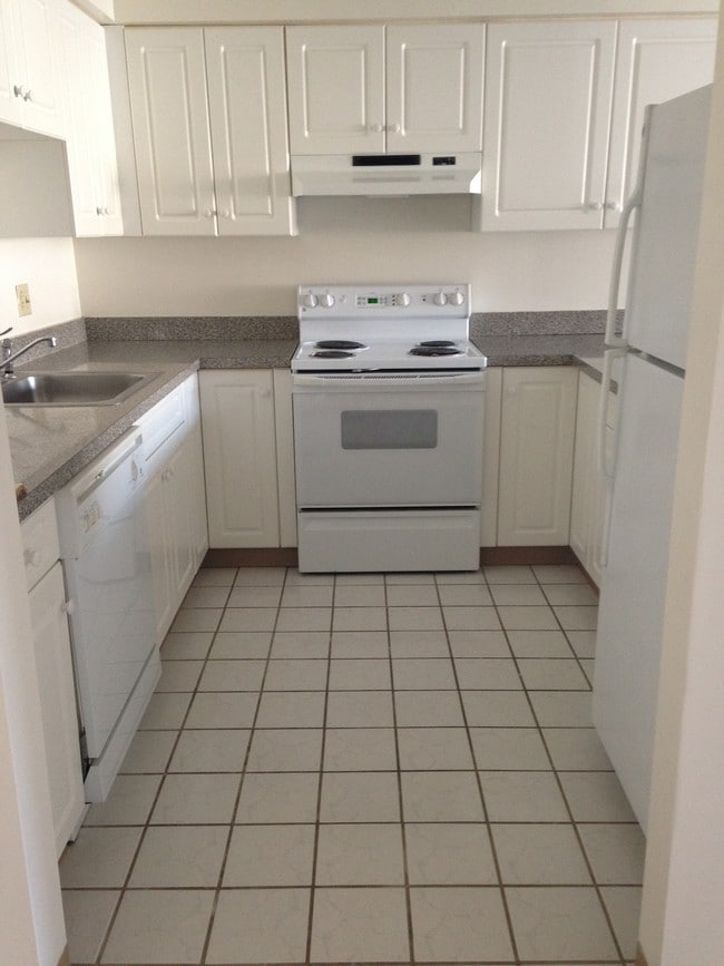 Plenty of cabinets - Whitney Towers