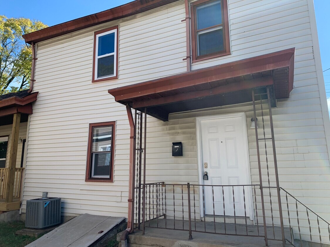 Primary Photo - 5822 Chandler St