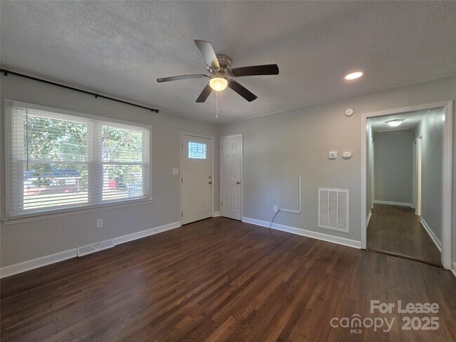 Building Photo - 305 Amber Ct SW