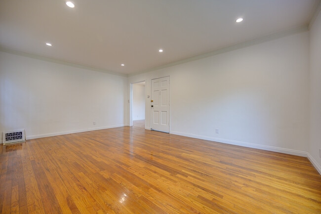 Building Photo - 1333 Cochran Ave