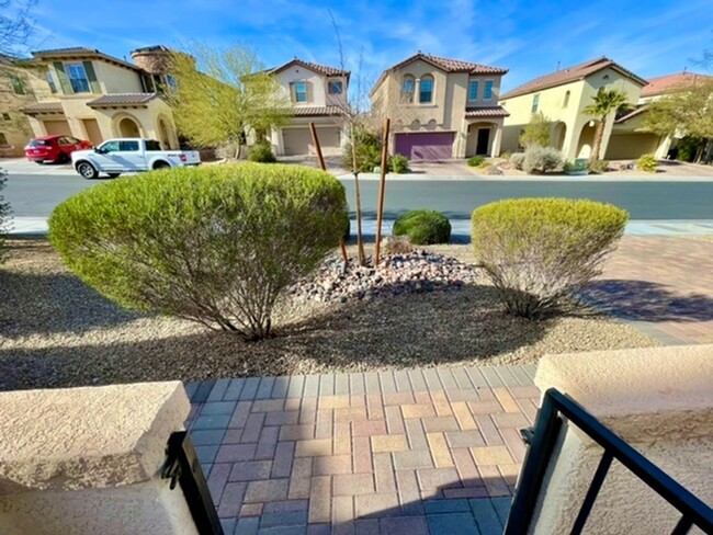 Building Photo - Gorgeous 3 bed 2.5 bath in Guard Gated com...