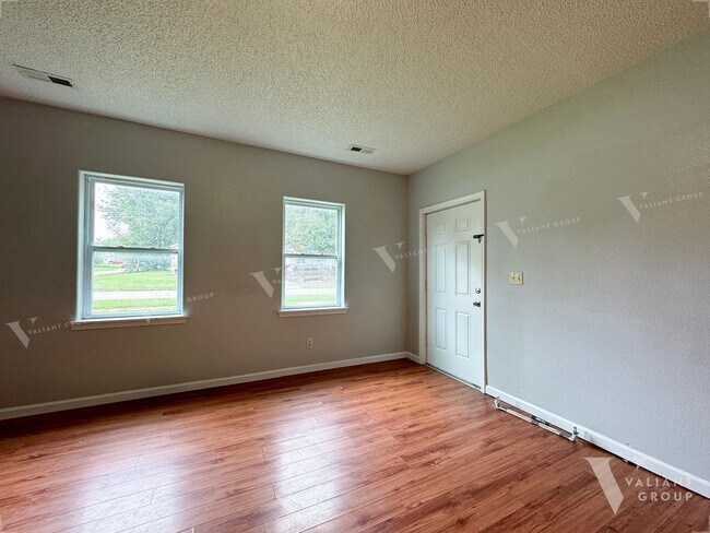 Building Photo - Cozy 3-Bedroom 1-Bathroom in Woodland Heig...