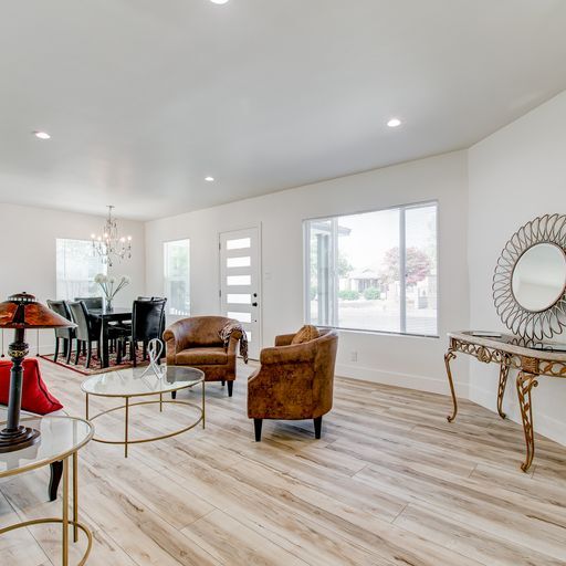 Foto del edificio - 8060 Laurelgrove Ave