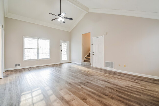 Building Photo - 1111 Realm Ln