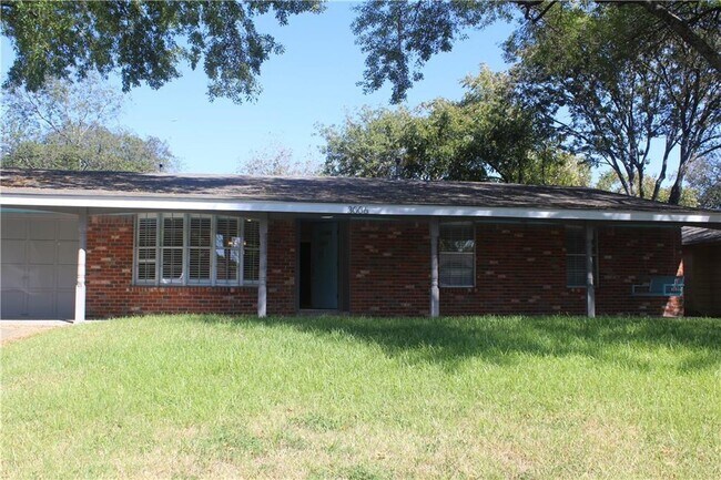 Foto del edificio - 3006 Maplelawn Cir