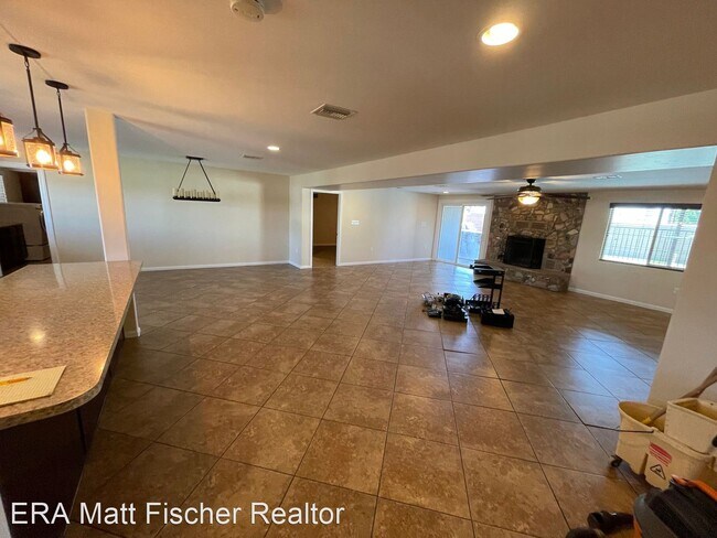 Building Photo - 6 br, 4 bath House - 2846 S Fern Dr.