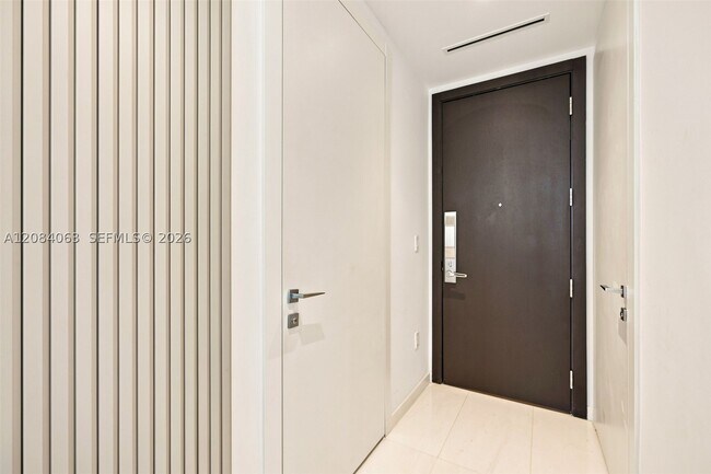 Foto del edificio - 300 Biscayne Blvd