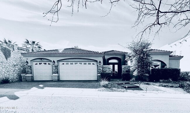 Building Photo - 1332 Calle Lago Dr