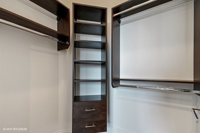 Interior Photo - 2744 N Southport Ave