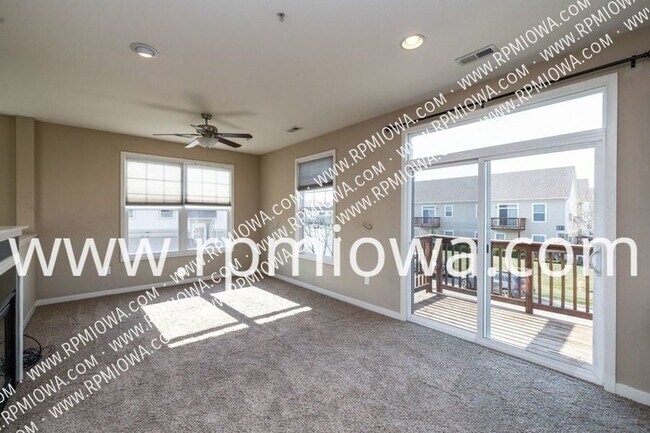 Building Photo - JORDAN CREEK AREA! CORNER UNIT WITH TONS O...