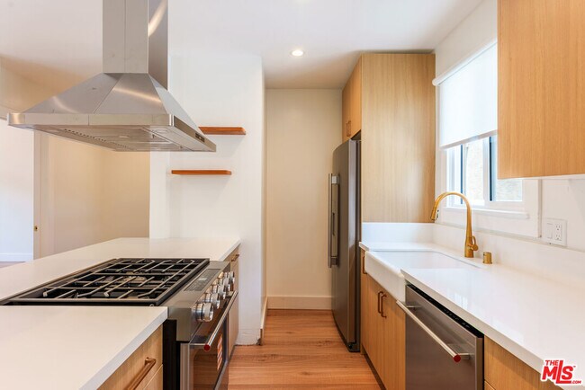 Foto del edificio - 1133 Harrison Ave