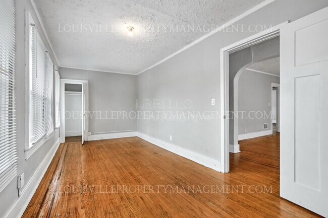 Foto del edificio - 664 Lindell Ave