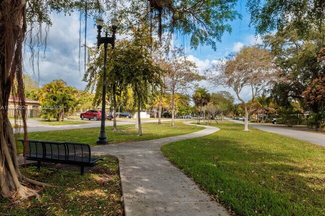 Foto del edificio - 1301 NE 153rd St