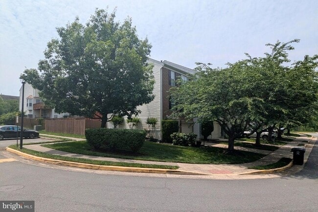 Building Photo - 161 Shirley Square SE