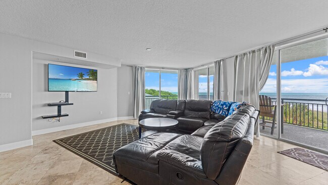 Área de estar - 3800 Ocean Beach Blvd