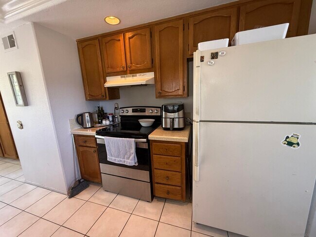 Building Photo - 16268 Avenida Venusto