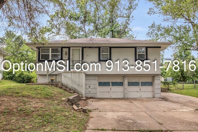 Building Photo - Freshly remodeled in Independence