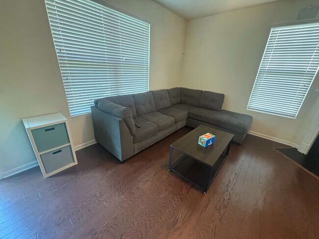 Foto del edificio - Room in Townhome on Sangre De Cristo Dr