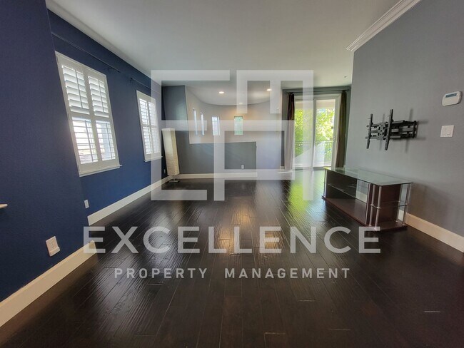 Foto del edificio - Beautifully Updated 2/2 with 2 Car Garage,...