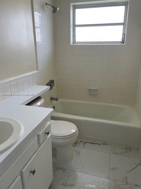 Foto del edificio - 2101 NE 68th St