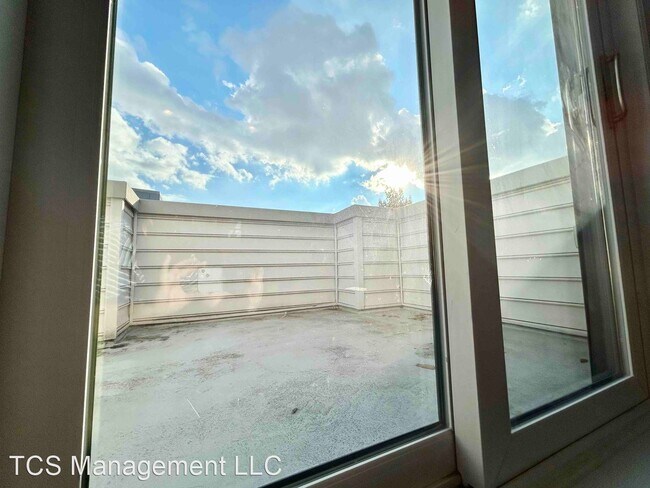 Building Photo - 3 br, 3 bath House - 2319 Pierce Street (V)