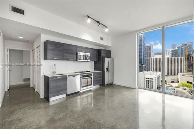 Foto del edificio - 151 SE 1st St