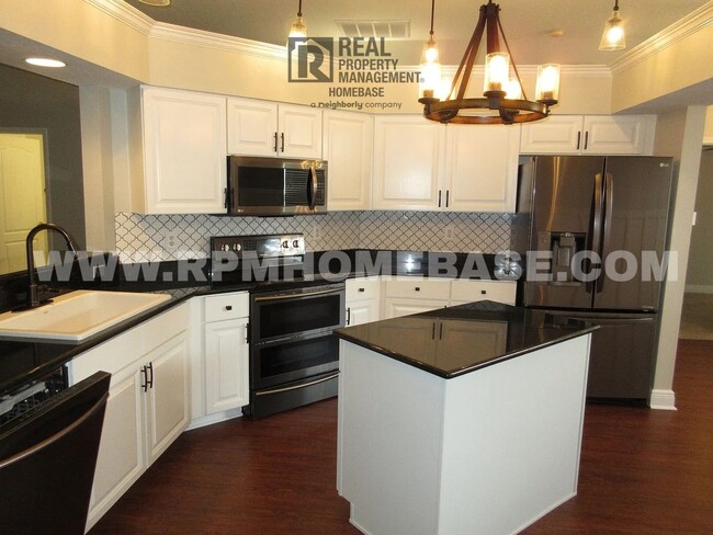 Building Photo - Elegant Gated Community Home with Water Ac...