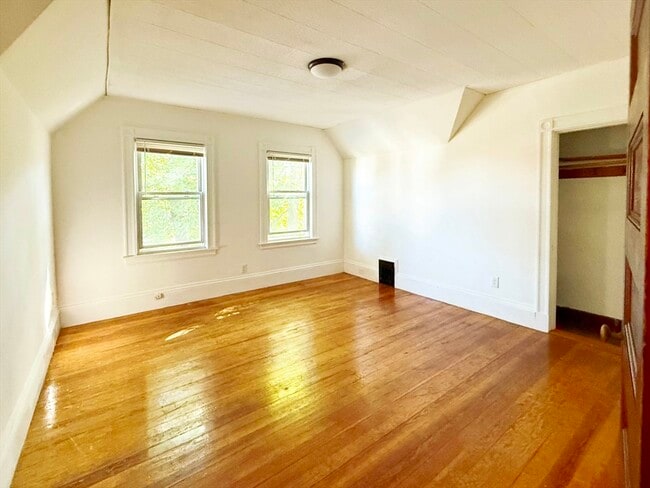 Building Photo - 582 Cambridge St