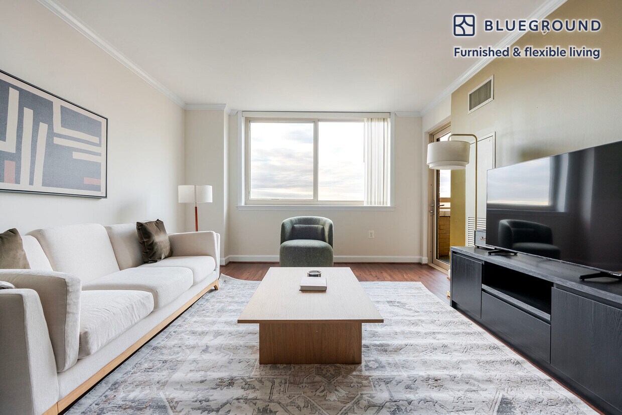 Foto principal - 3900 Fairfax Dr