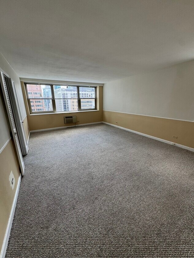 Primary Photo - 253 E Delaware Pl