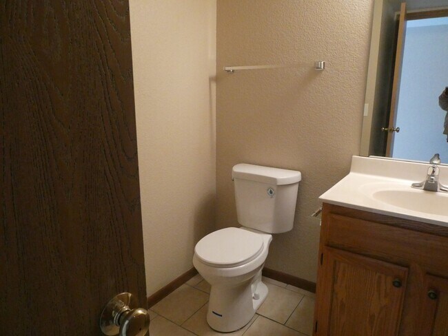 Foto del edificio - 3 Bedroom 2.5 bath Duplex in Blue Springs