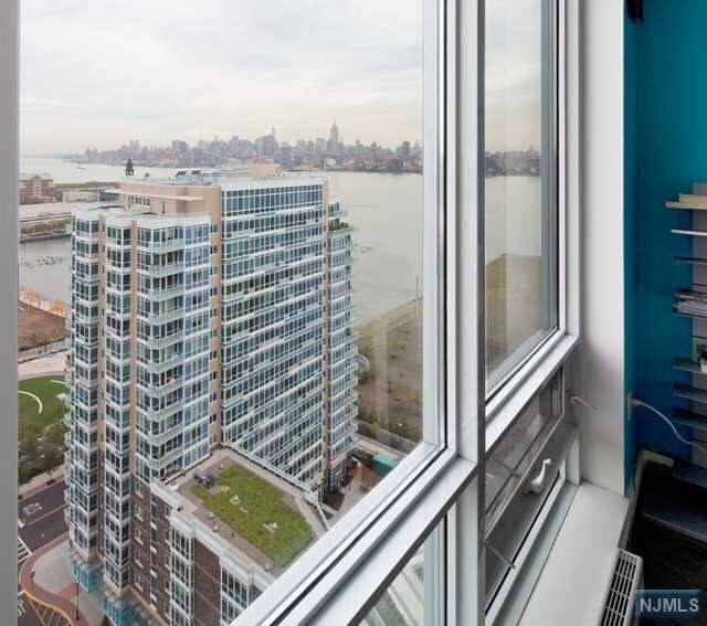 Building Photo - 1 Shore Ln