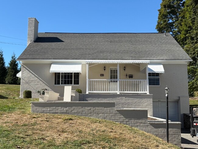 Building Photo - 412 Grand Ave